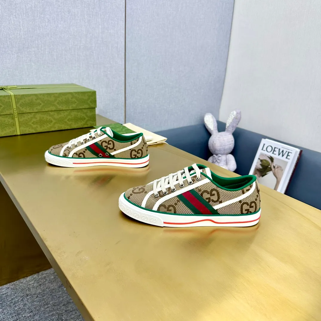 👟👟Ex-factory price 440👟👟 GUCCI 2020 latest classic 1977 low-top double G canvas shoes, original purchase, 1:1 development, original lasting process. Size: 35-45/45. Customized items are non-returnable and must be paid first. . ...new version complete package...